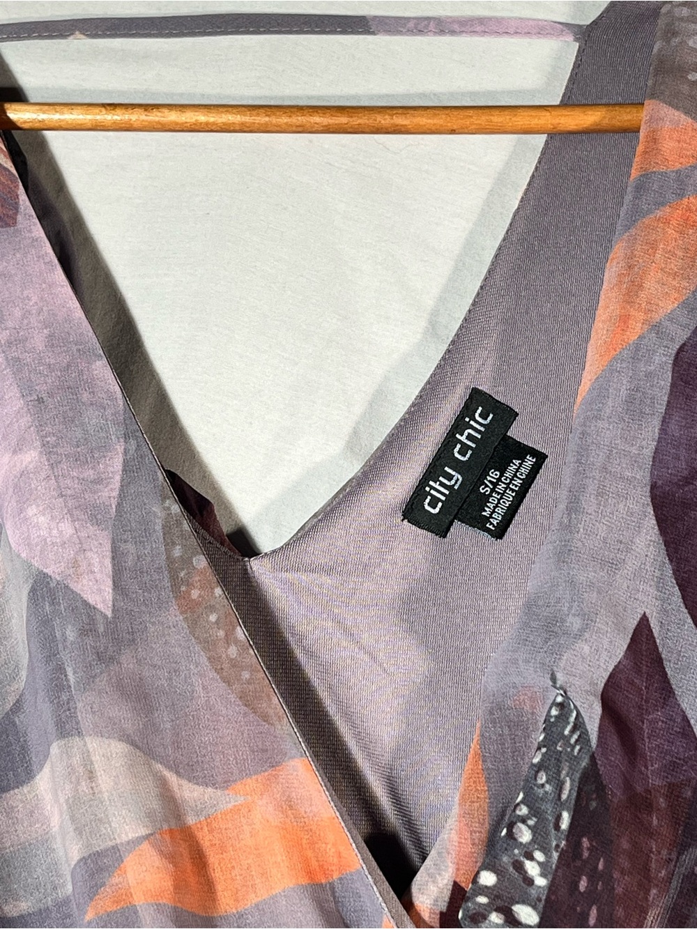 City Chic Flowy Lavender and Coral Leaf-Print Midi Dress -Size 16 - Picture 2 of 8